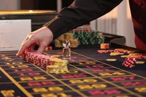 Comment devenir responsable de casino ? roulette 2246562 340 300x200 - Comment devenir responsable de casino ?